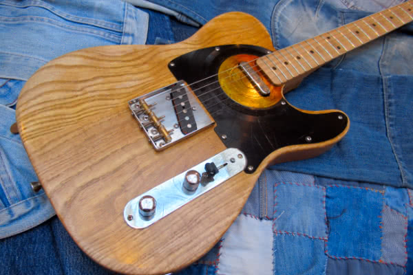 custom-made electric guitar by ix